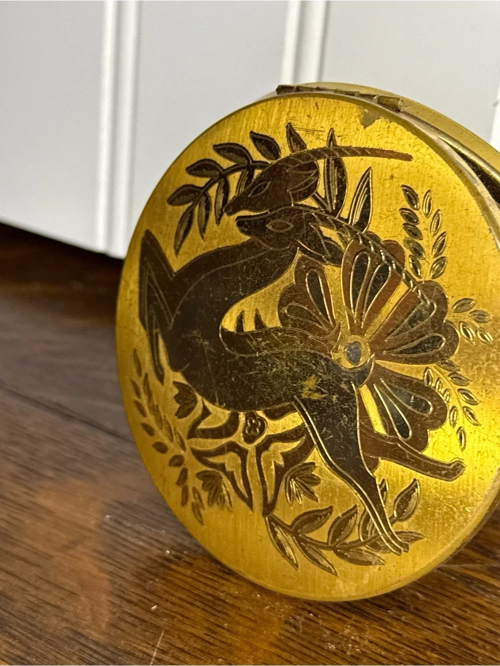 VTG Elgin American Gold Brass Tone Flower Jumping Gazelle Etched Mirror Compact